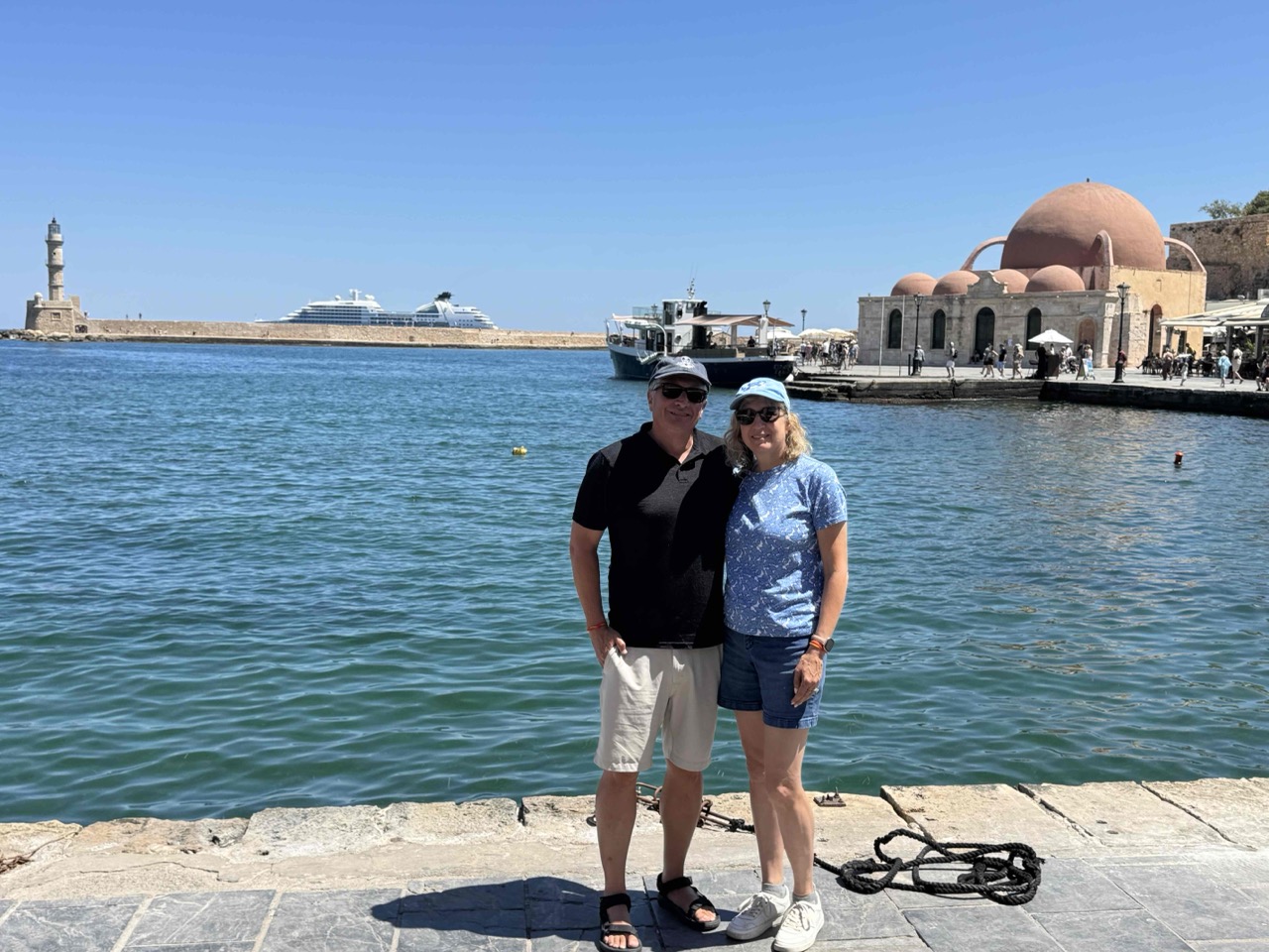 We met our guide Savvas and went to the port for a coffee. Afterwards, we took a walk to the Maritime Museum of Crete.