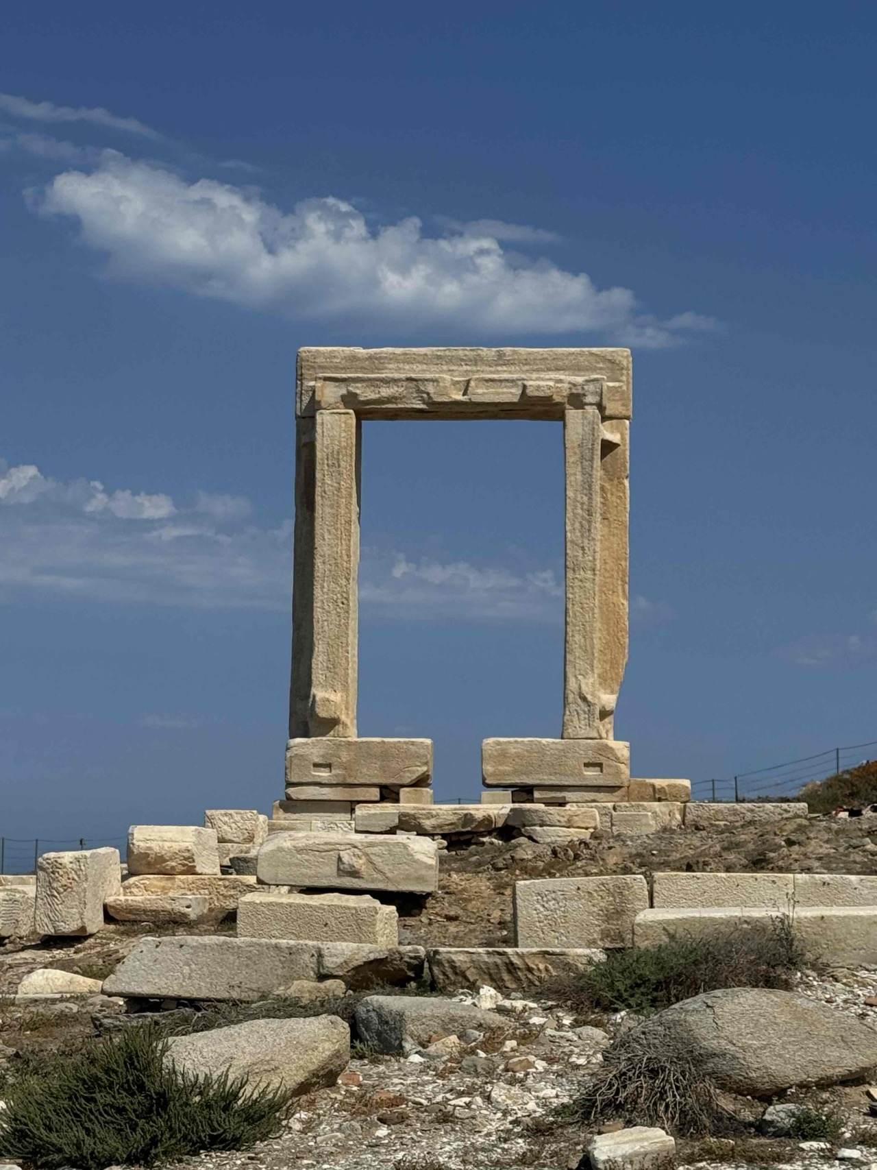 The gate is 20 tons
